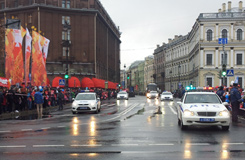 На центральных улицах Санкт-Петербурга прошла эстафета олимпийского огня
